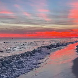 Holiday home Sunrise Surprise 9th Floor 2br 2 Ba King Shuttle, Heated Pool!, Destin